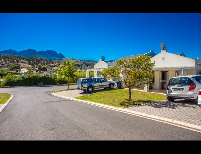 3 BEDROOM HOUSE SOLD IN MT. SIMON ESTATE